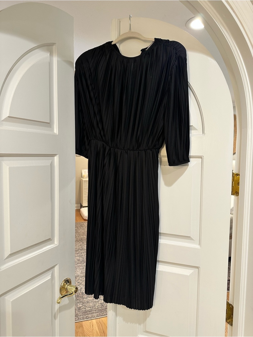 H&M Black Pleated Midi Dress - Classic Women's Dress. Elastic waist